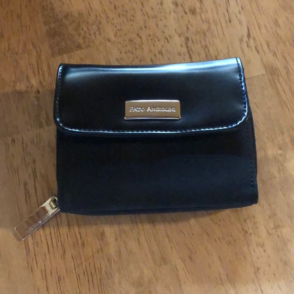 Enzo Angiolini wallet